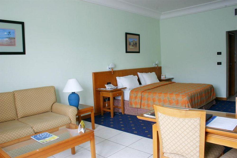 Fiesta Royale Hotel Accra Room photo