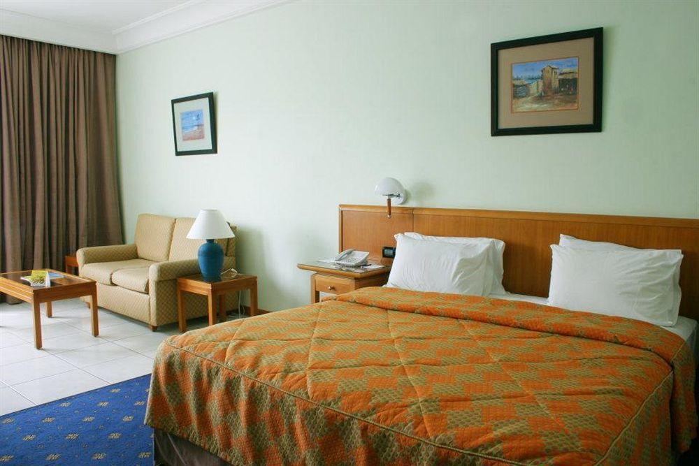 Fiesta Royale Hotel Accra Room photo